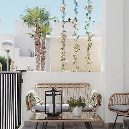 דירות Modern Townhouse In Torrevieja, Costa Blanca מראה חיצוני תמונה