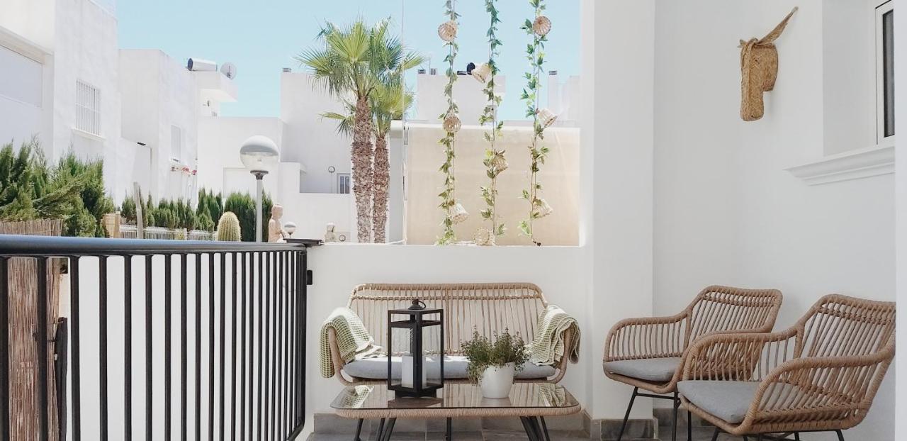 דירות Modern Townhouse In Torrevieja, Costa Blanca מראה חיצוני תמונה